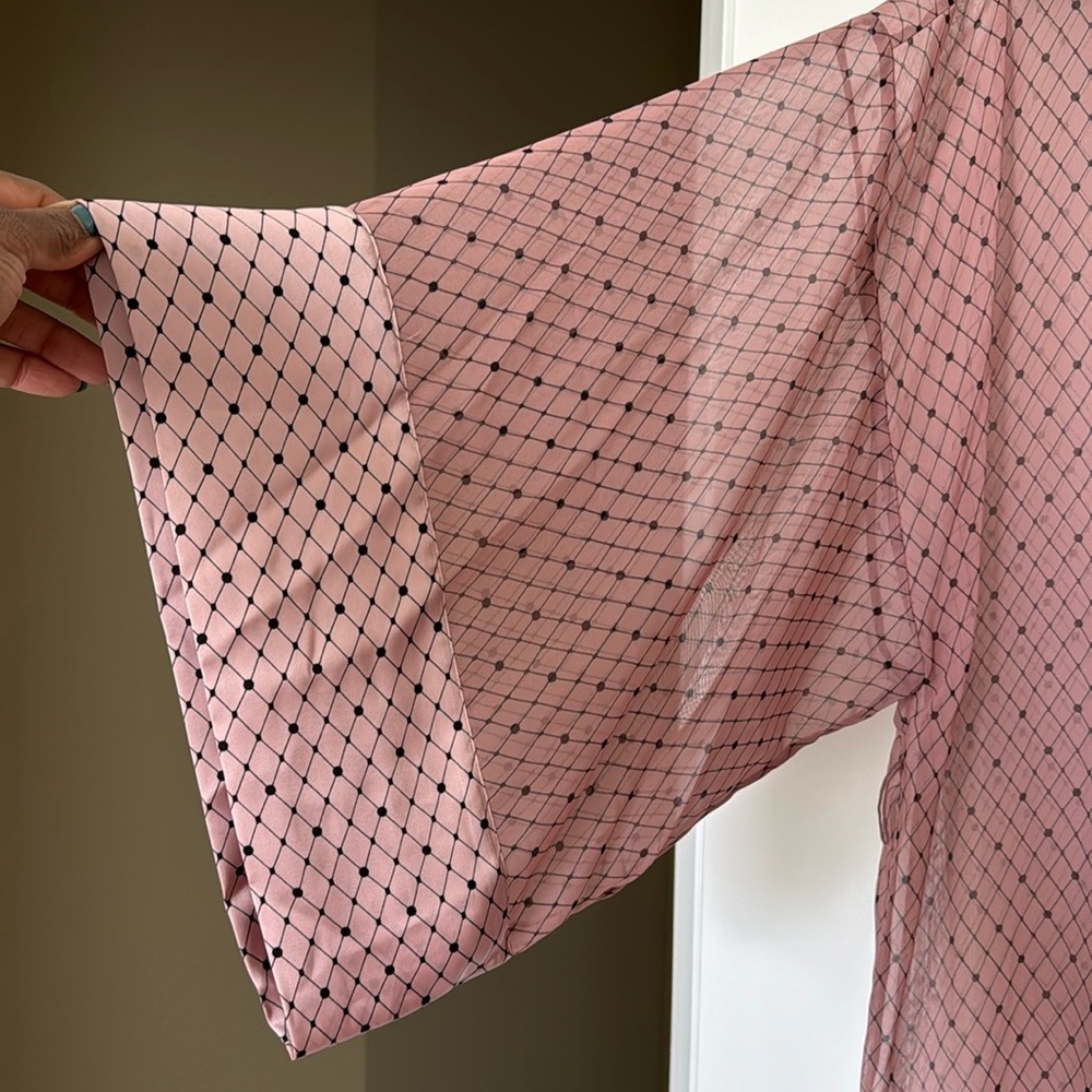 Robe - Picture 2 of 5